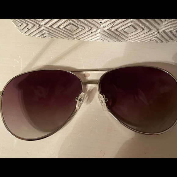 American Eagle Sunglasses - Picture 6 of 7